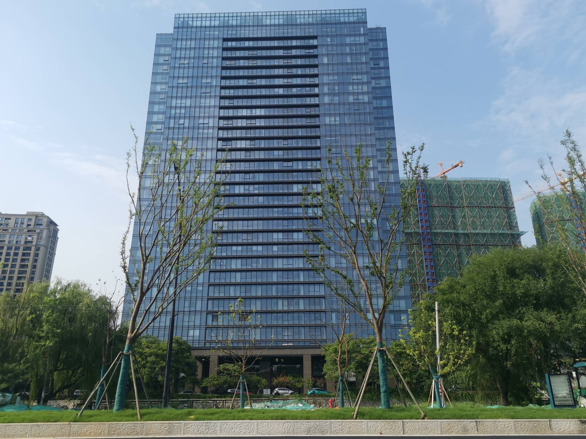 绍兴市柯桥区玉兰国际大厦 2202室(含固定装修、中央空调)-中瑞信法服-专业司法拍卖辅助机构